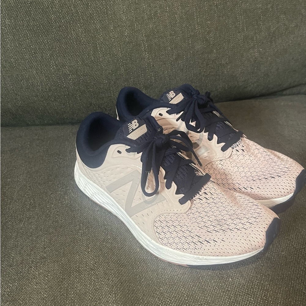New balance tennis shoes